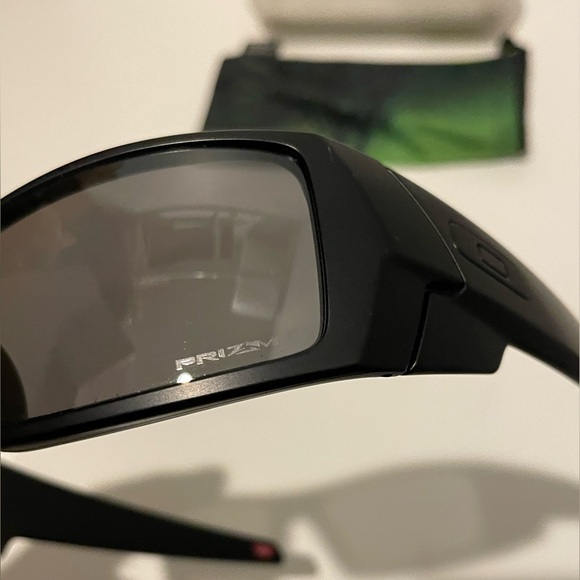 Oakley Gascan OO9014 Men’s Sunglasses / 60•15•128 -
Oakley Sunglasses Men’s - Picture 8 of 16